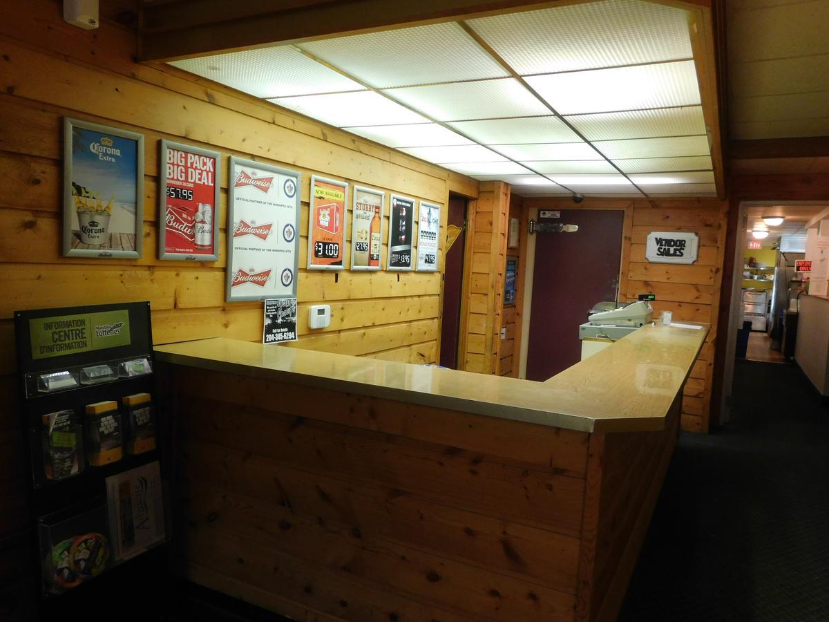 Casey'S Inn Lac du Bonnet Exterior photo